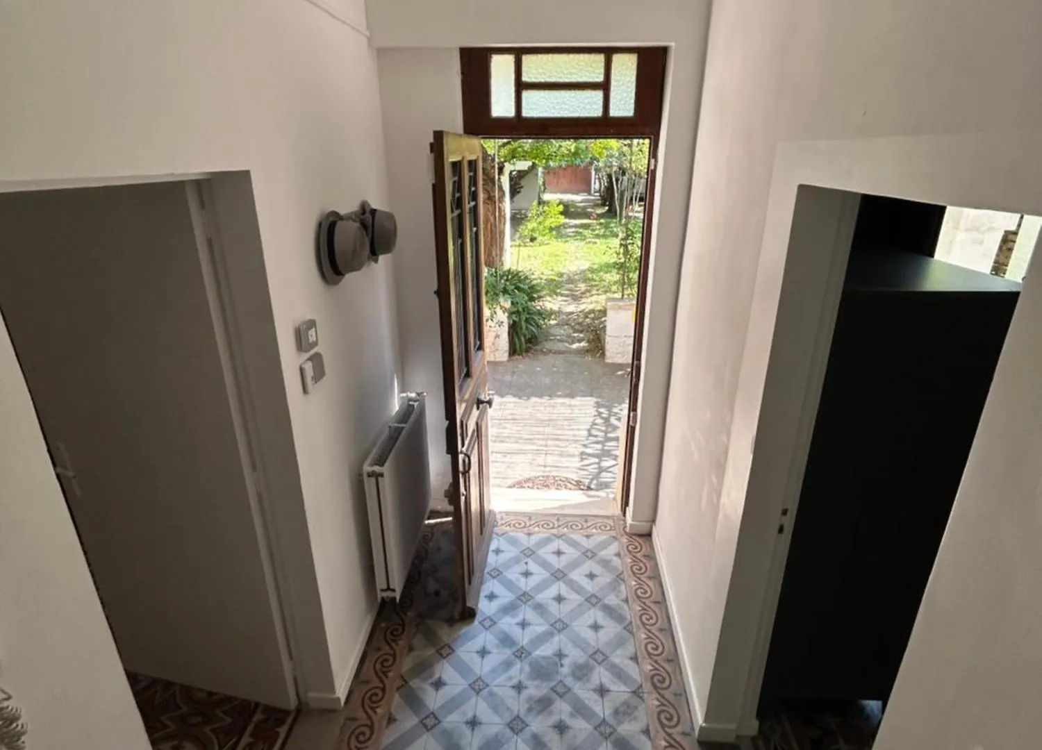 Maison De Caractere Avec Jardin Arbore En Avignon