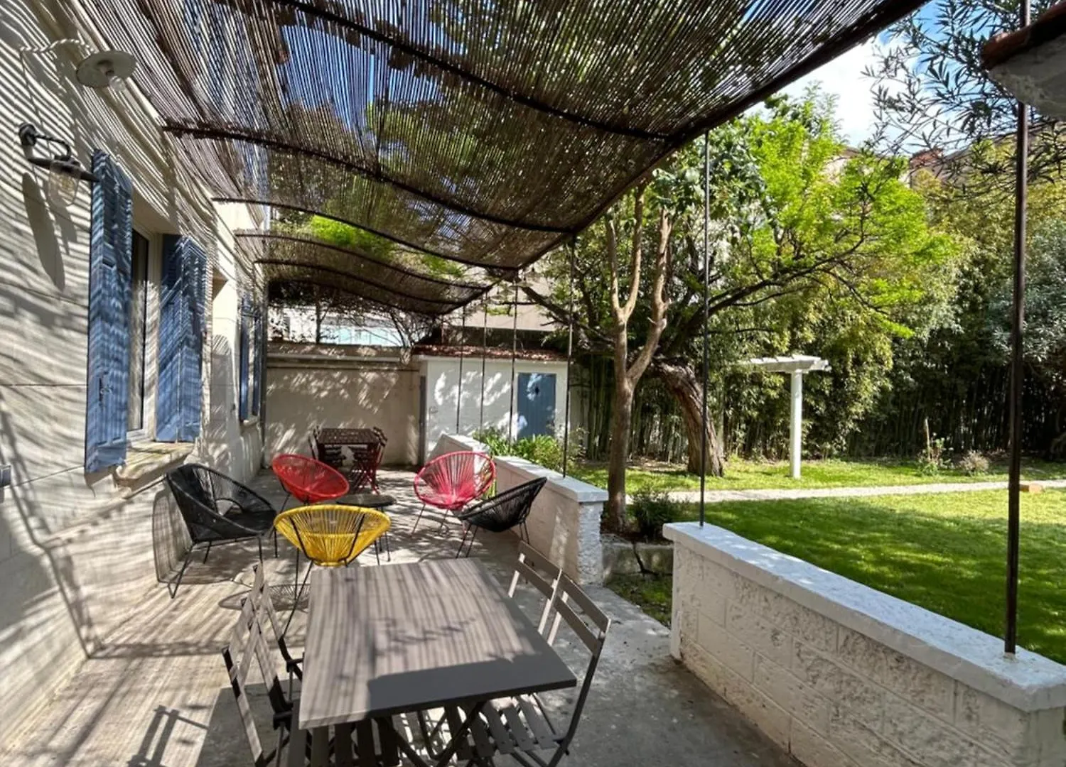 Maison De Caractere Avec Jardin Arbore En Avignon 0*,