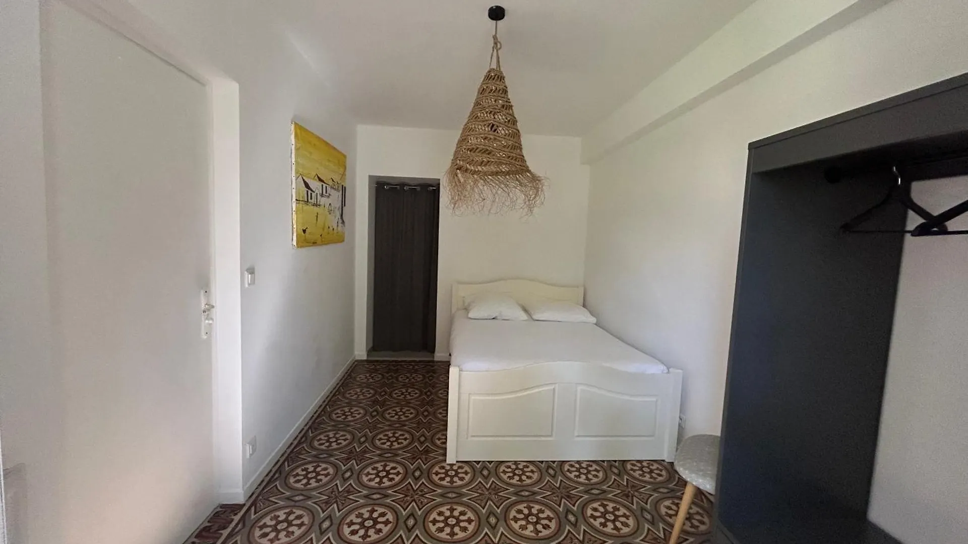 Maison De Caractere Avec Jardin Arbore En Avignon Villa