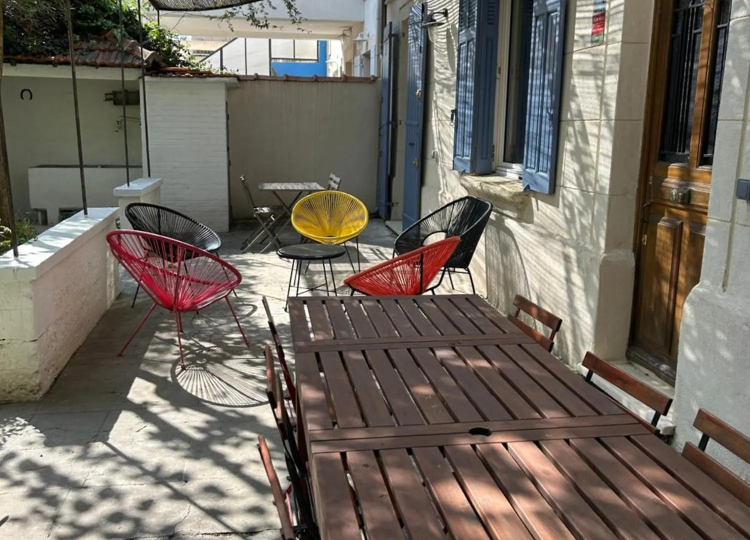 Maison De Caractere Avec Jardin Arbore En Avignon