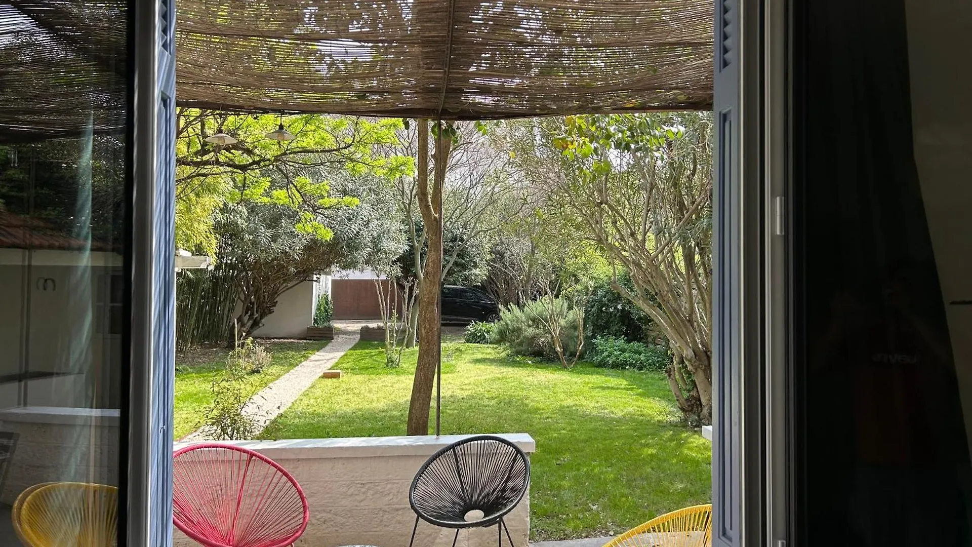 Maison De Caractere Avec Jardin Arbore En Avignon 0*,