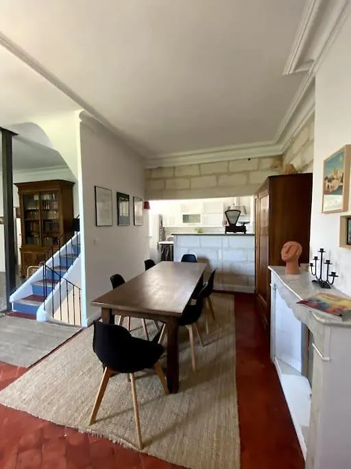 Maison De Caractere Avec Jardin Arbore En Avignon France