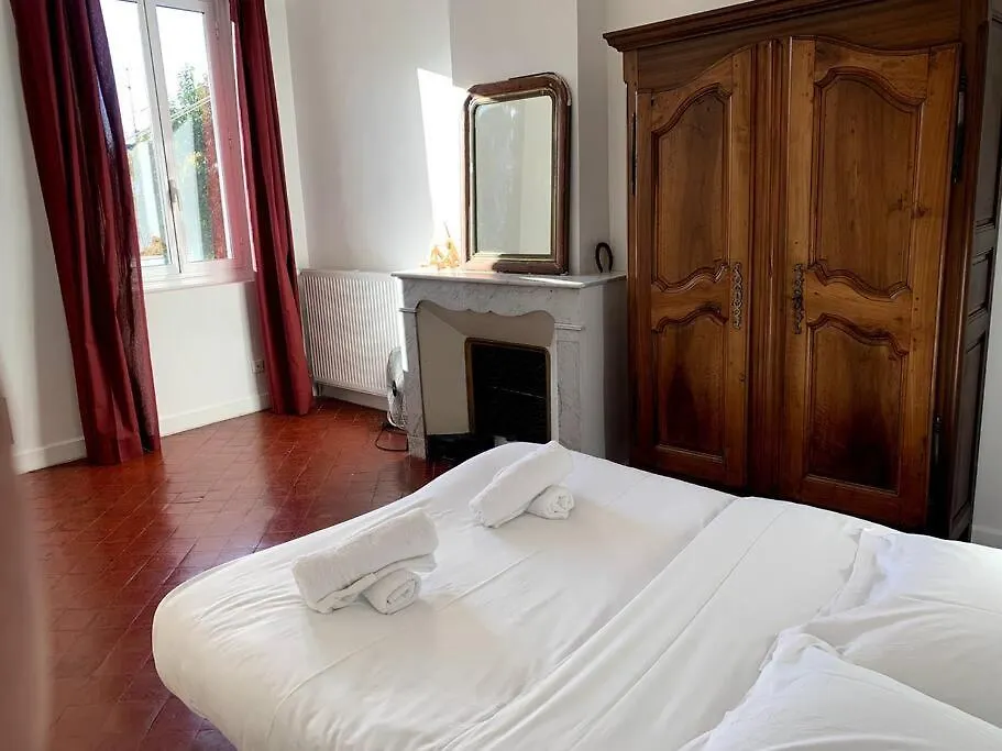 Maison De Caractere Avec Jardin Arbore En Avignon Villa