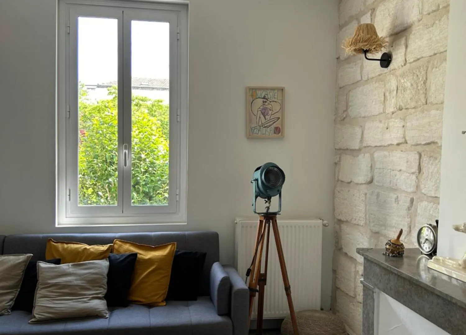 Maison De Caractere Avec Jardin Arbore En Avignon France