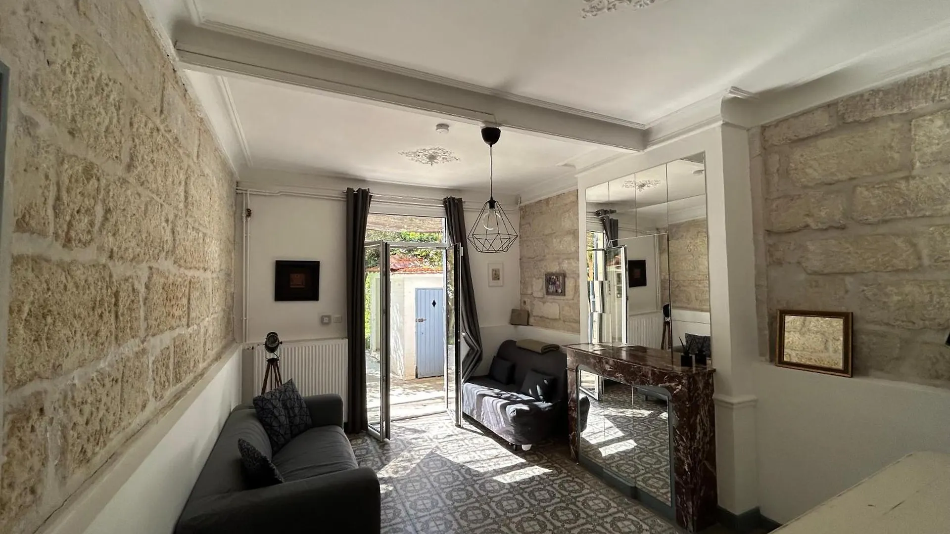 Villa Maison De Caractere Avec Jardin Arbore En Avignon France