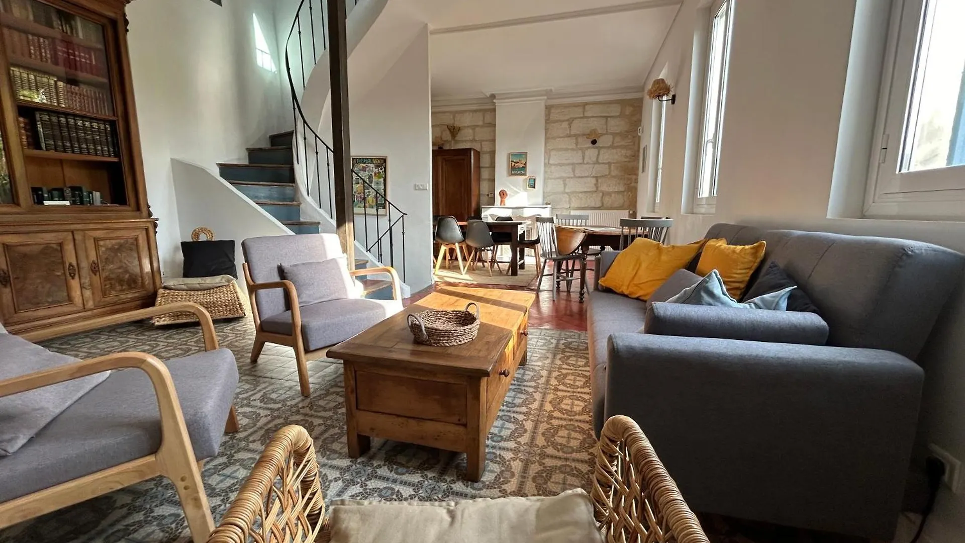 Villa Maison De Caractere Avec Jardin Arbore En Avignon France
